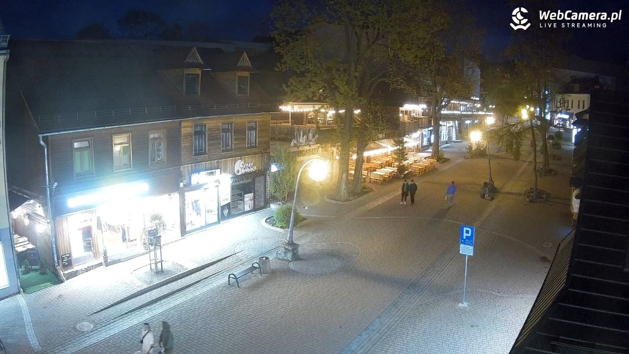 Krupówki Dolne - widok na deptak - 16 maj 2025, 21:10