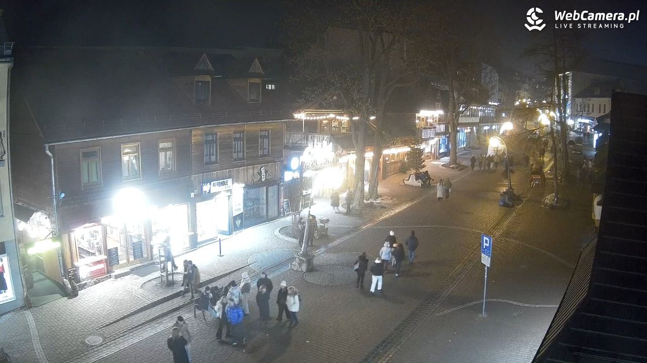 Krupówki Dolne - widok na deptak - 21 grudzień 2025, 21:11