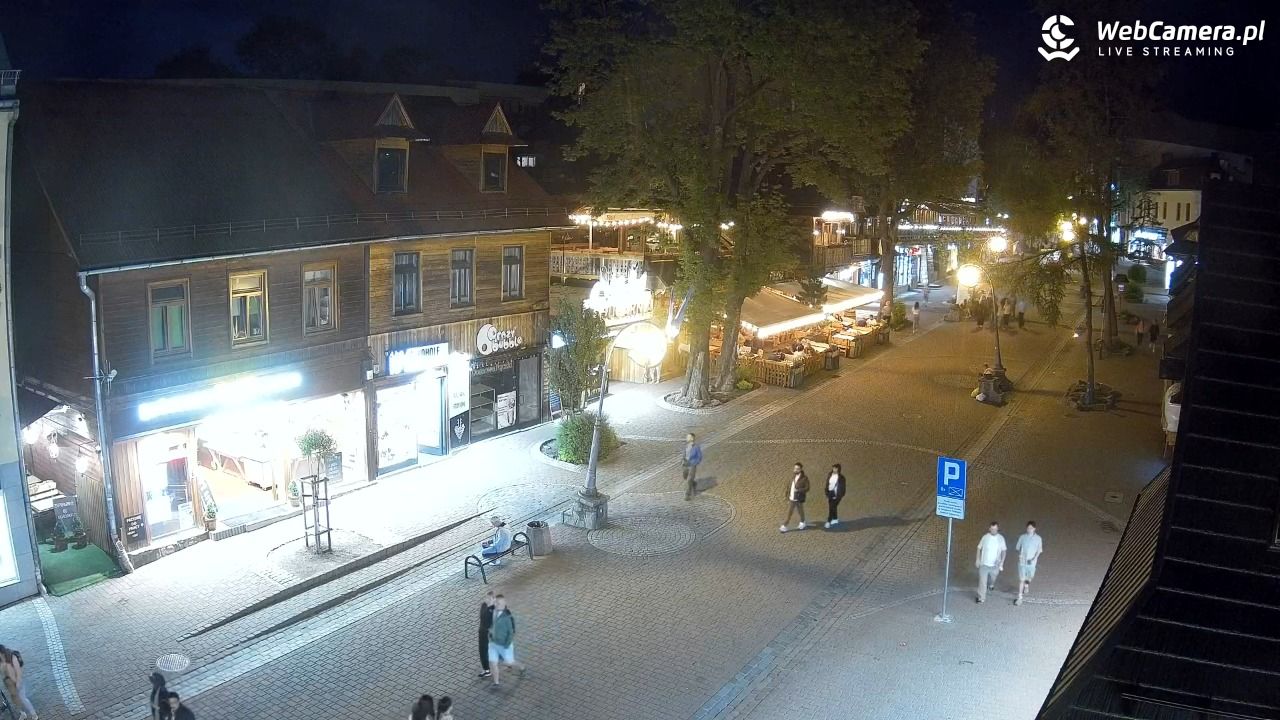 Krupówki Dolne - widok na deptak - 07 czerwiec 2025, 21:36