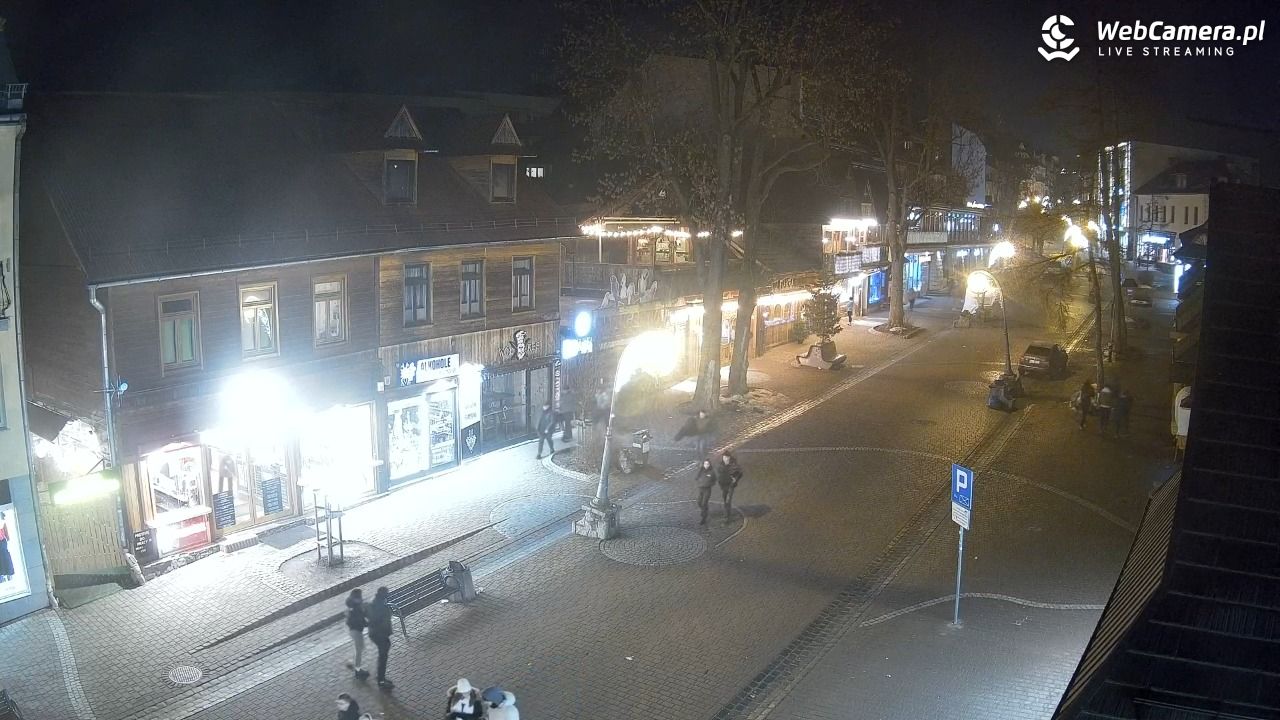 Krupówki Dolne - widok na deptak - 21 grudzień 2025, 22:07