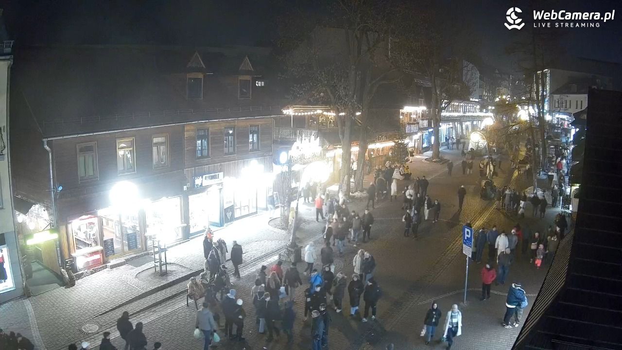 Krupówki Dolne - widok na deptak - 21 grudzień 2025, 17:44