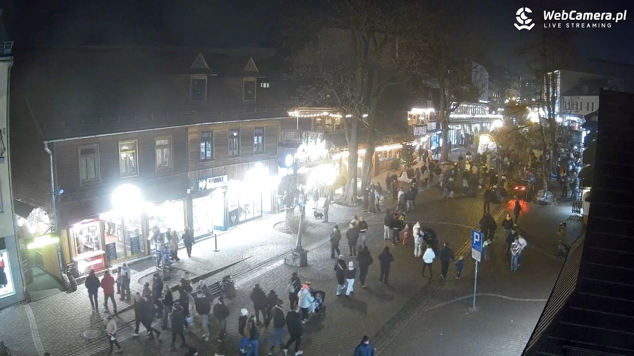 Krupówki Dolne - widok na deptak - 21 grudzień 2025, 18:17