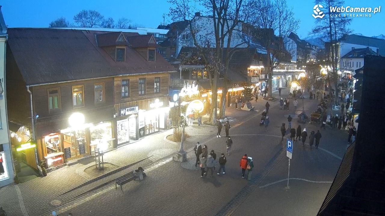 Krupówki Dolne - widok na deptak - 22 grudzień 2025, 16:08