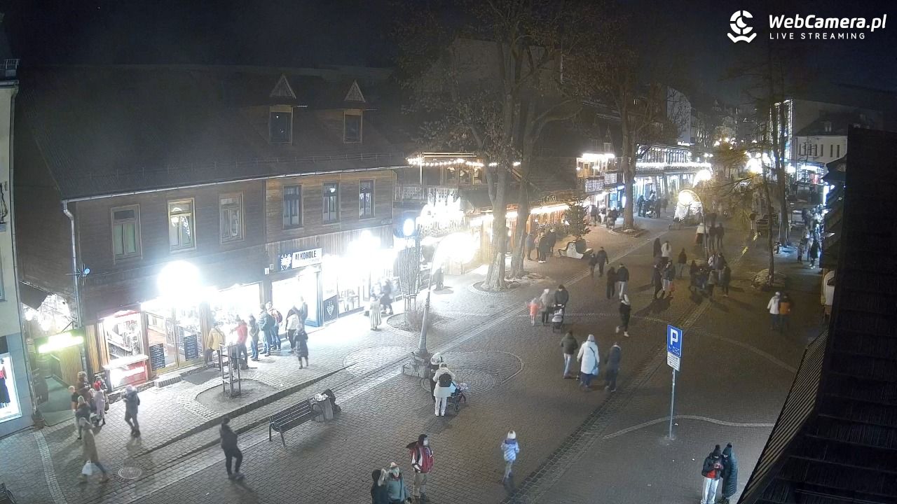 Krupówki Dolne - widok na deptak - 22 grudzień 2025, 18:45