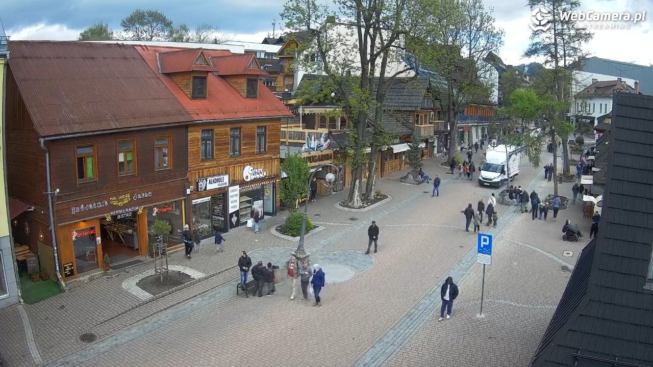 Krupówki Dolne - widok na deptak - 15 maj 2025, 16:56
