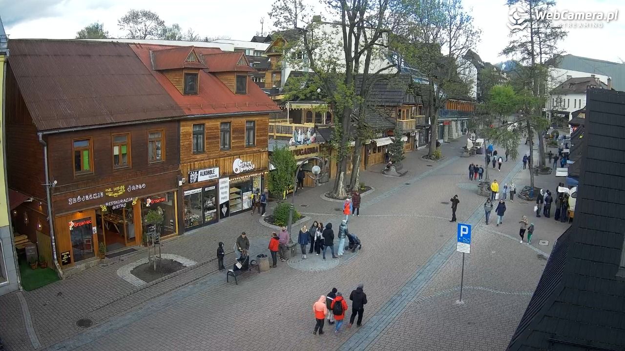 Krupówki Dolne - widok na deptak - 15 maj 2025, 17:31