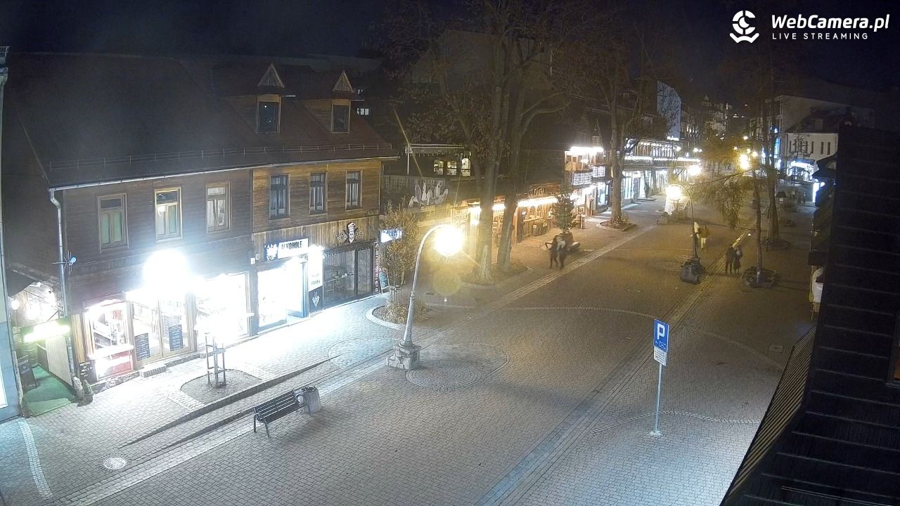 Krupówki Dolne - widok na deptak - 04 listopad 2025, 19:16