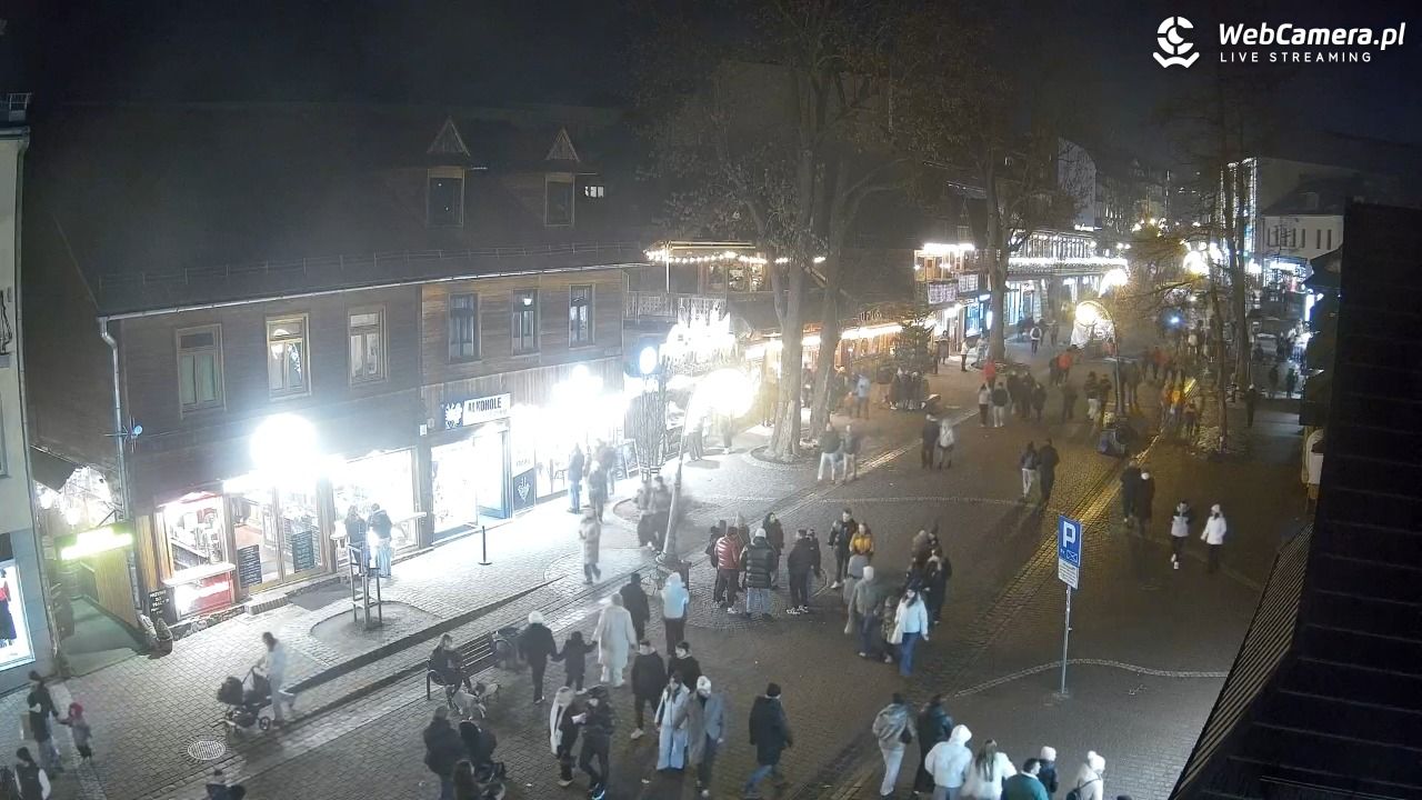 Krupówki Dolne - widok na deptak - 21 grudzień 2025, 19:51