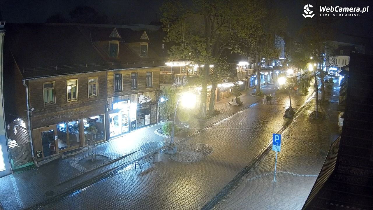 Krupówki Dolne - widok na deptak - 15 maj 2025, 23:02