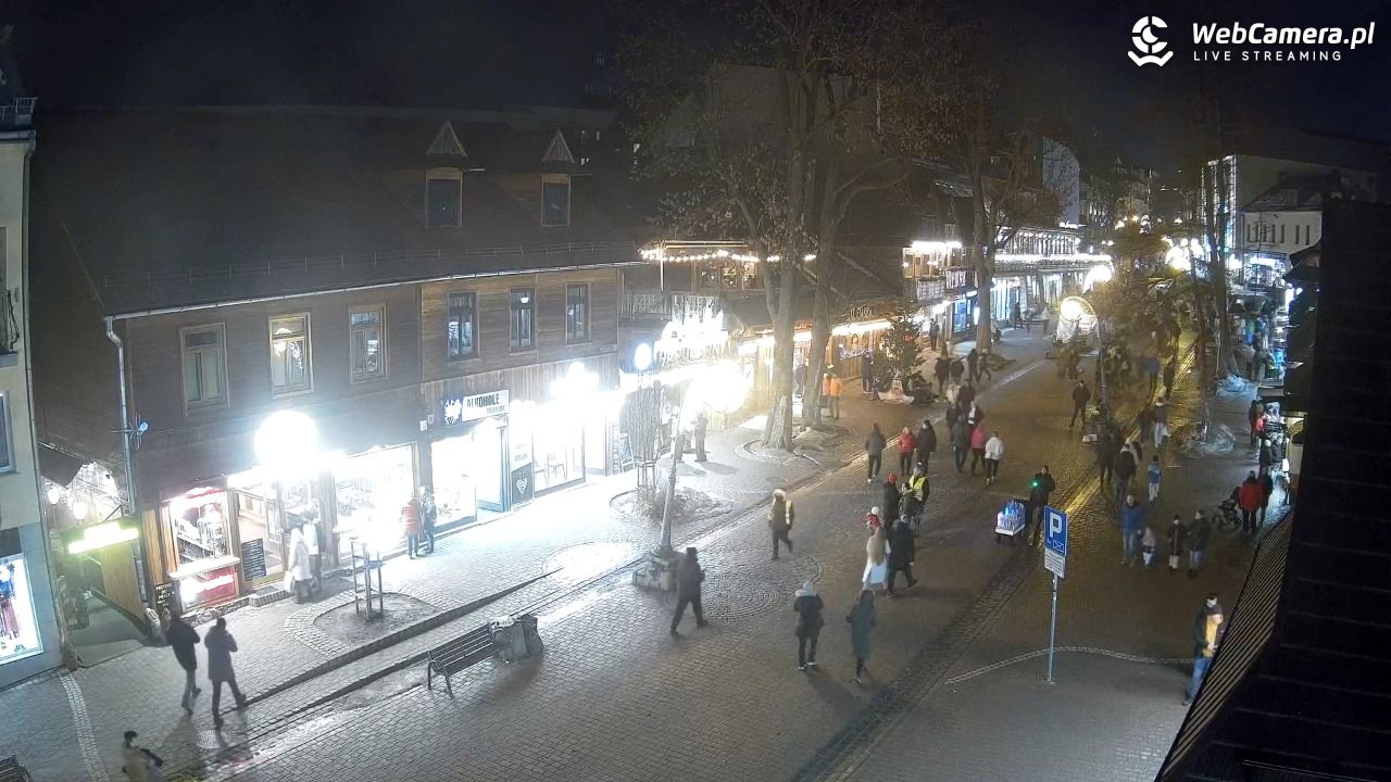 Krupówki Dolne - widok na deptak - 06 luty 2026, 18:17