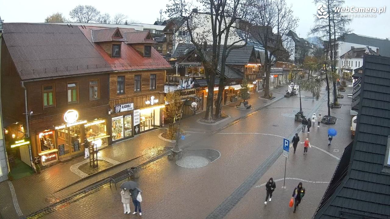 Krupówki Dolne - widok na deptak - 03 listopad 2025, 15:52