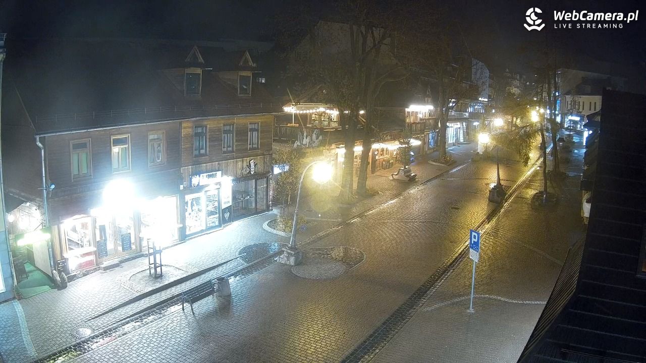 Krupówki Dolne - widok na deptak - 03 listopad 2025, 21:05