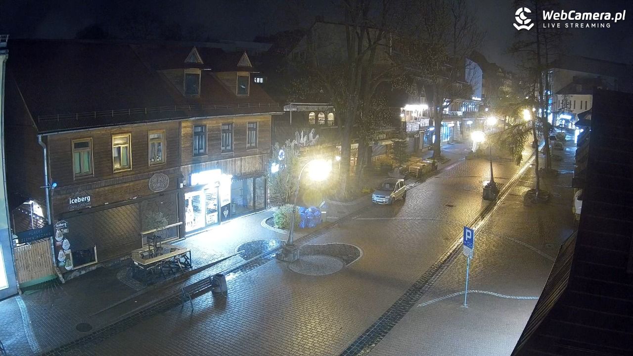 Krupówki Dolne - widok na deptak - 17 maj 2026, 22:45