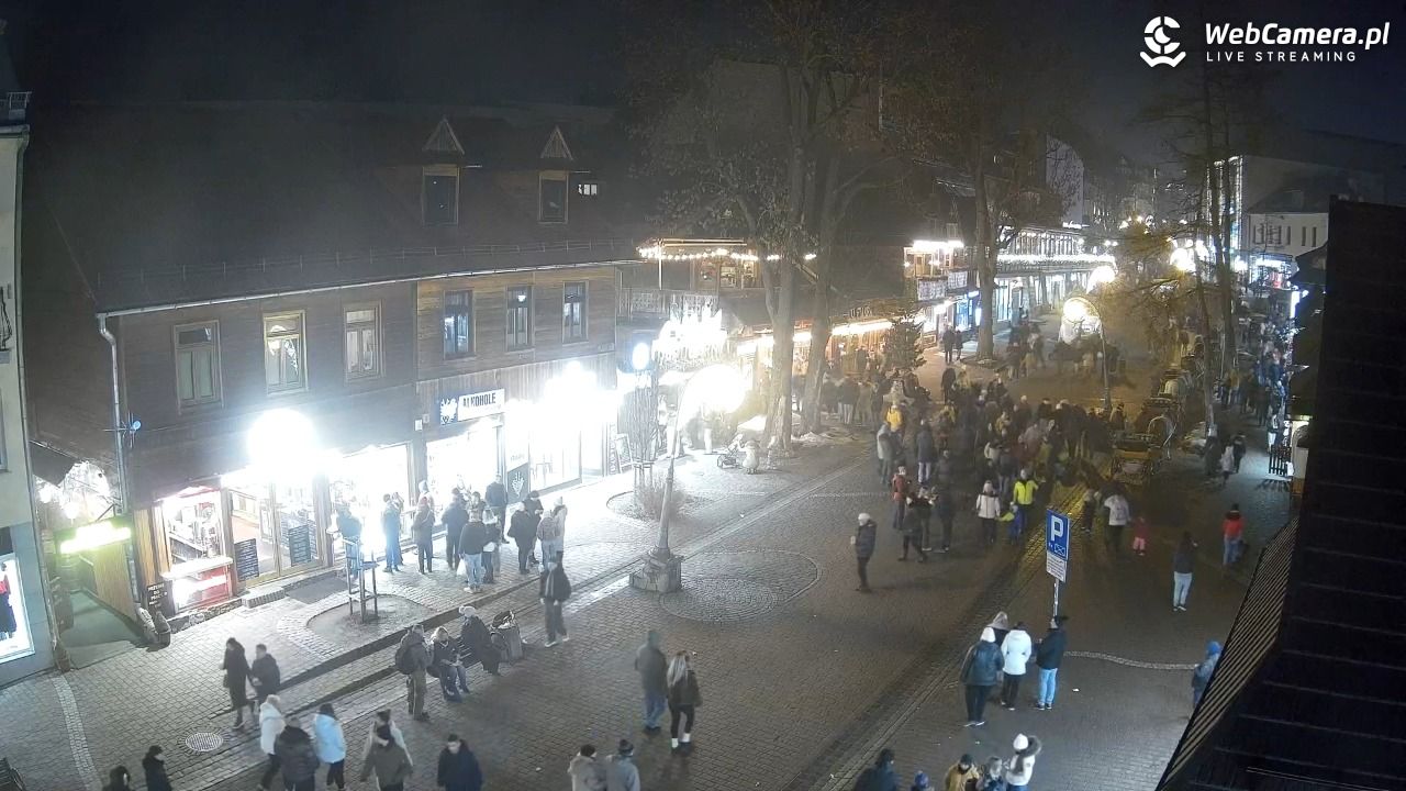 Krupówki Dolne - widok na deptak - 21 grudzień 2025, 18:35