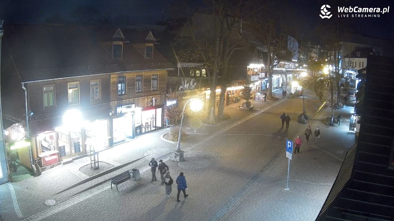 Krupówki Dolne - widok na deptak - 05 listopad 2025, 17:48