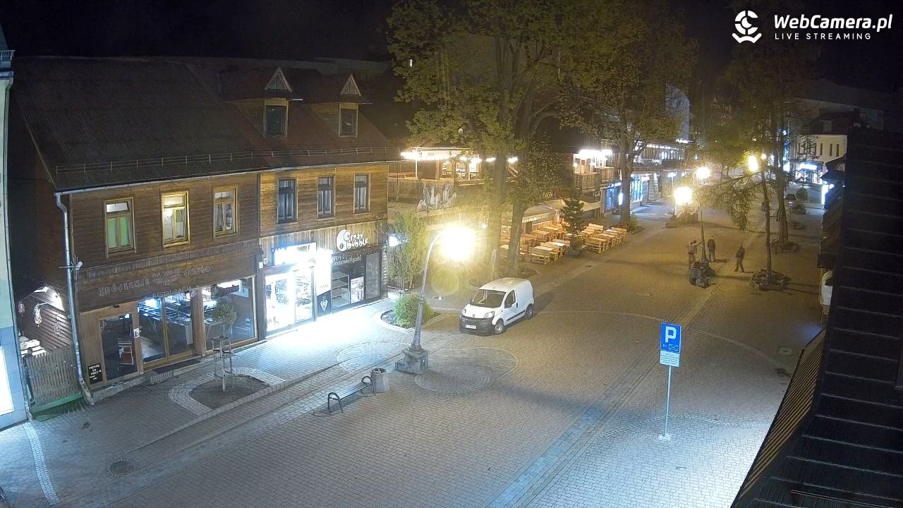 Krupówki Dolne - widok na deptak - 16 maj 2025, 22:27
