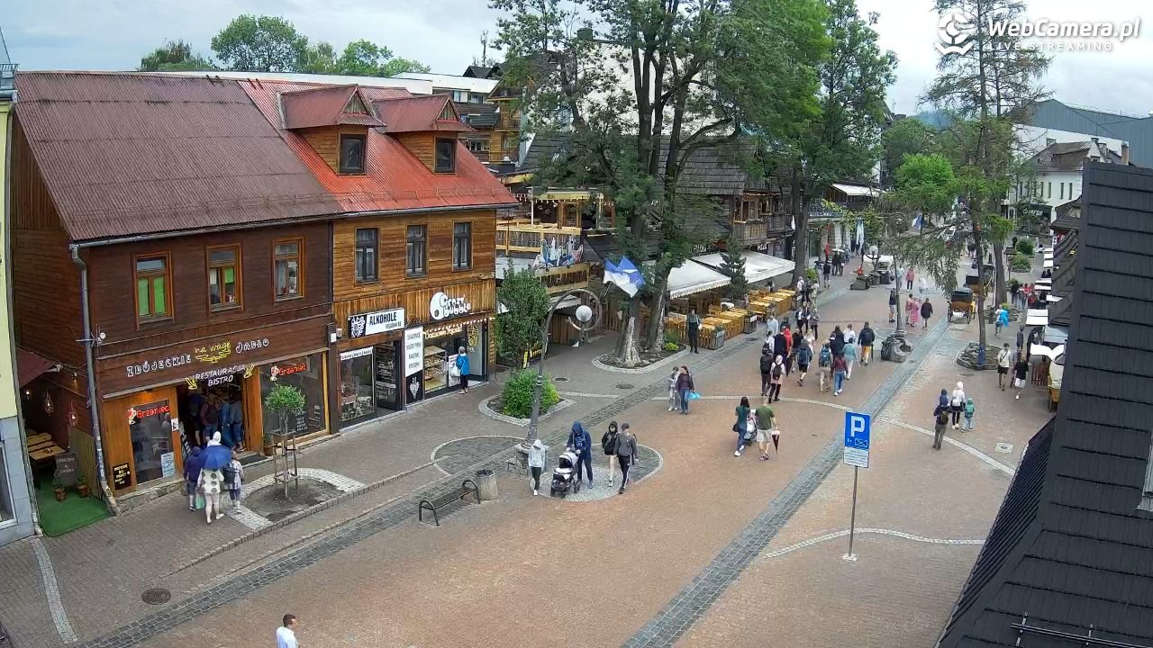 Krupówki Dolne - widok na deptak - 08 czerwiec 2025, 13:21