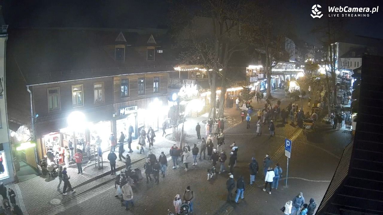 Krupówki Dolne - widok na deptak - 21 grudzień 2025, 18:56