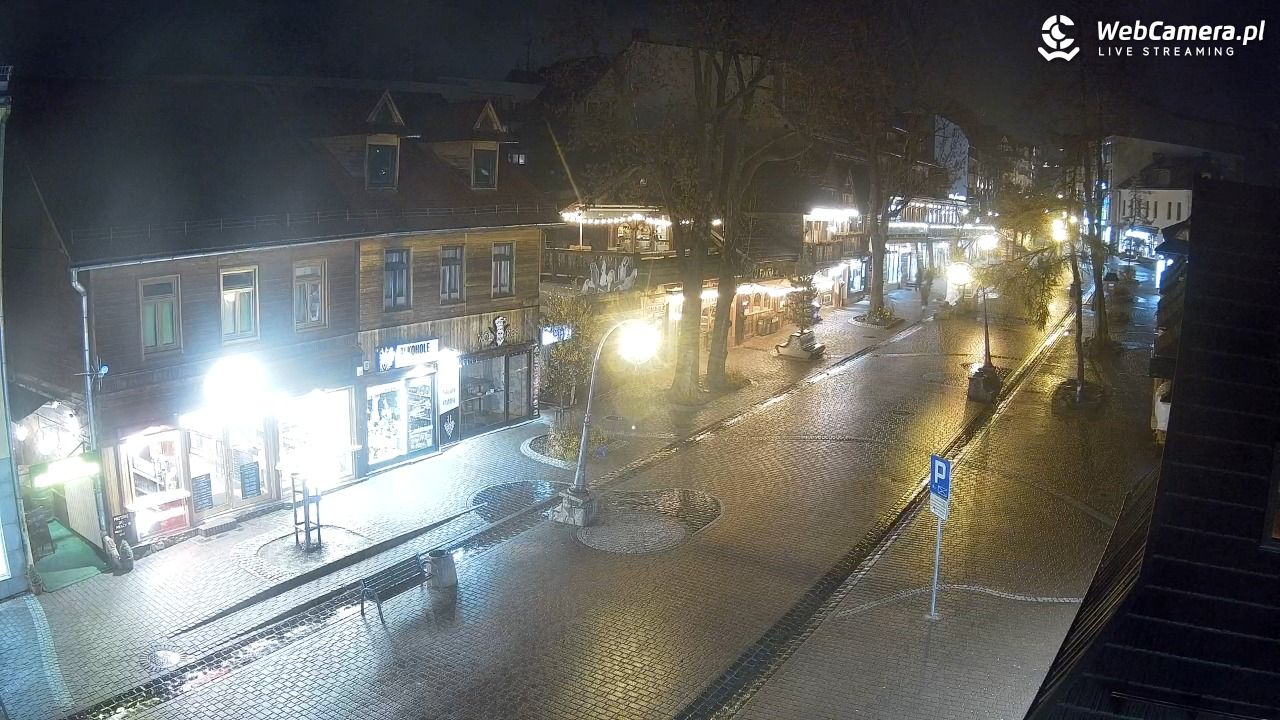 Krupówki Dolne - widok na deptak - 03 listopad 2025, 19:57