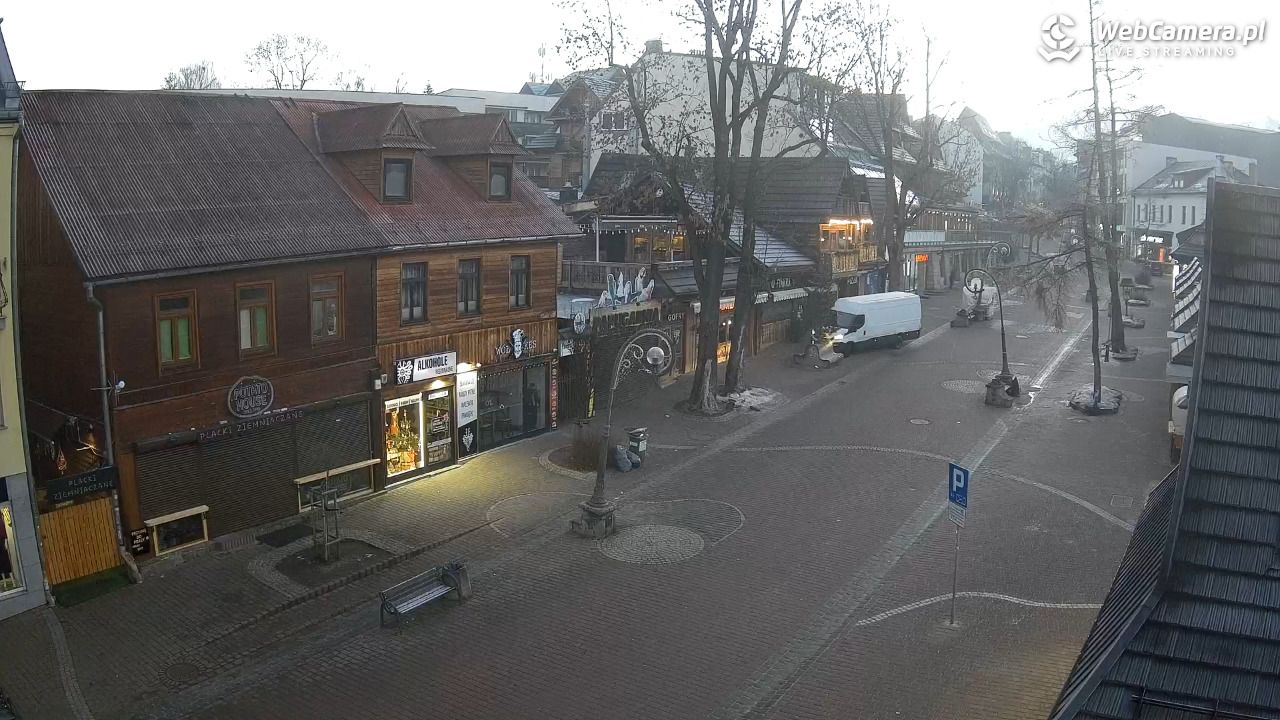 Krupówki Dolne - widok na deptak - 22 grudzień 2025, 07:21