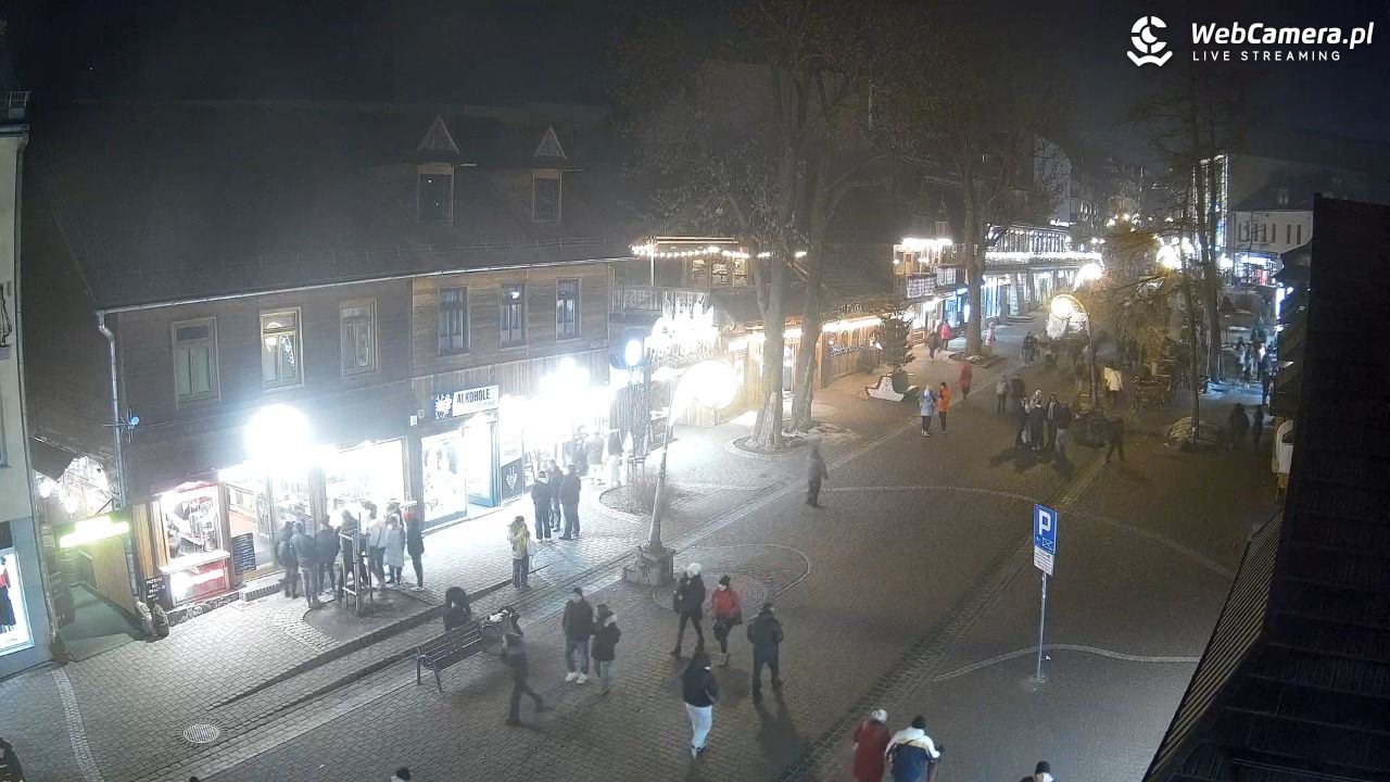 Krupówki Dolne - widok na deptak - 22 grudzień 2025, 18:26