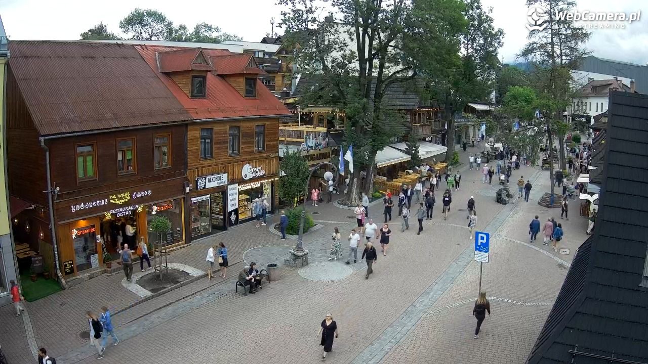 Krupówki Dolne - widok na deptak - 08 czerwiec 2025, 12:17