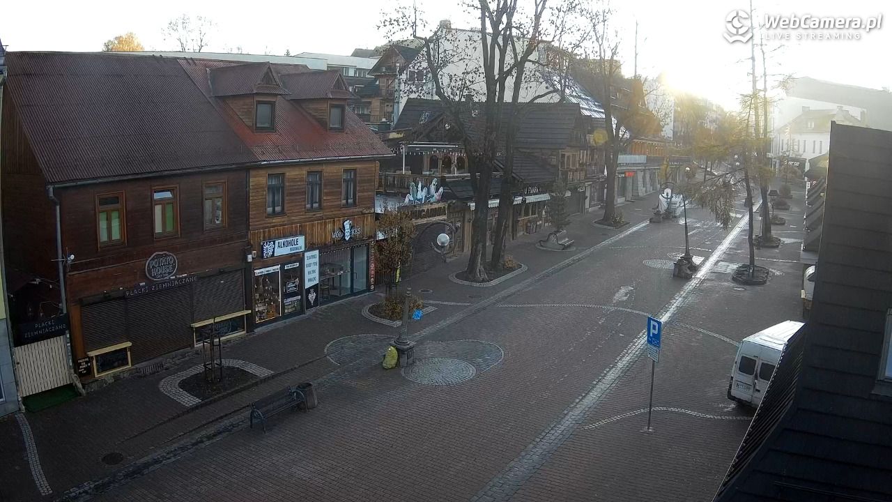 Krupówki Dolne - widok na deptak - 04 listopad 2025, 07:19