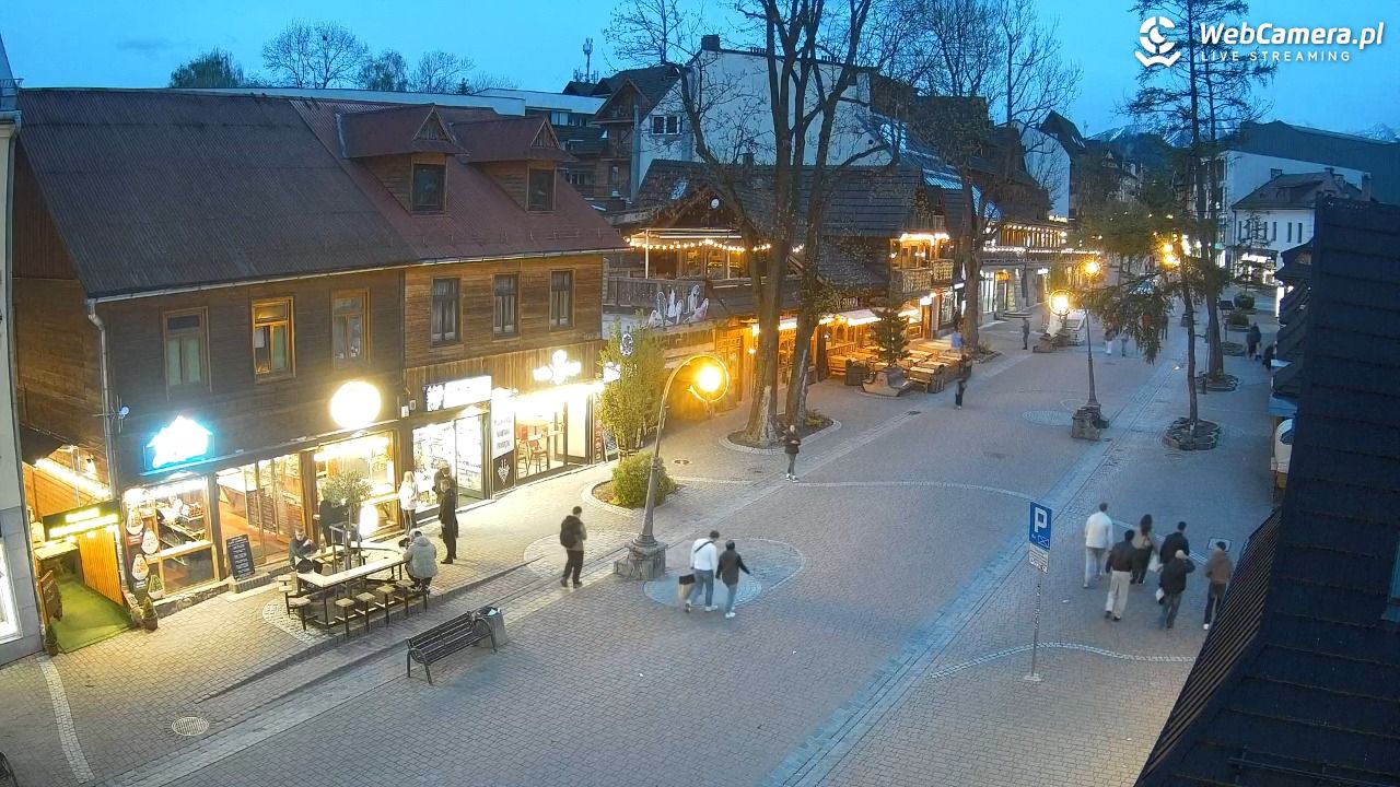Krupówki Dolne - widok na deptak - 15 maj 2026, 20:22