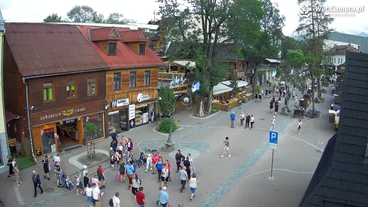 Krupówki Dolne - widok na deptak - 07 czerwiec 2025, 17:04