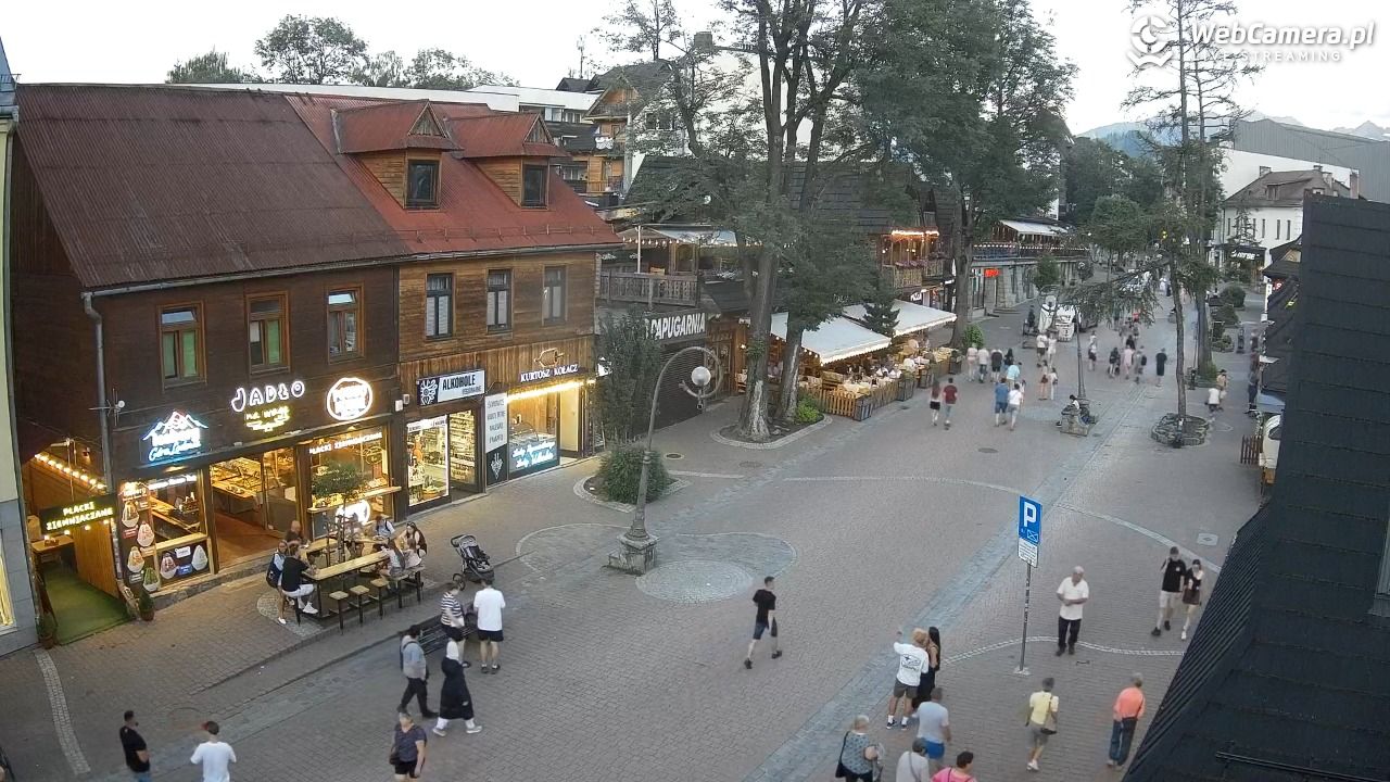 Krupówki Dolne - widok na deptak - 25 czerwiec 2026, 20:45