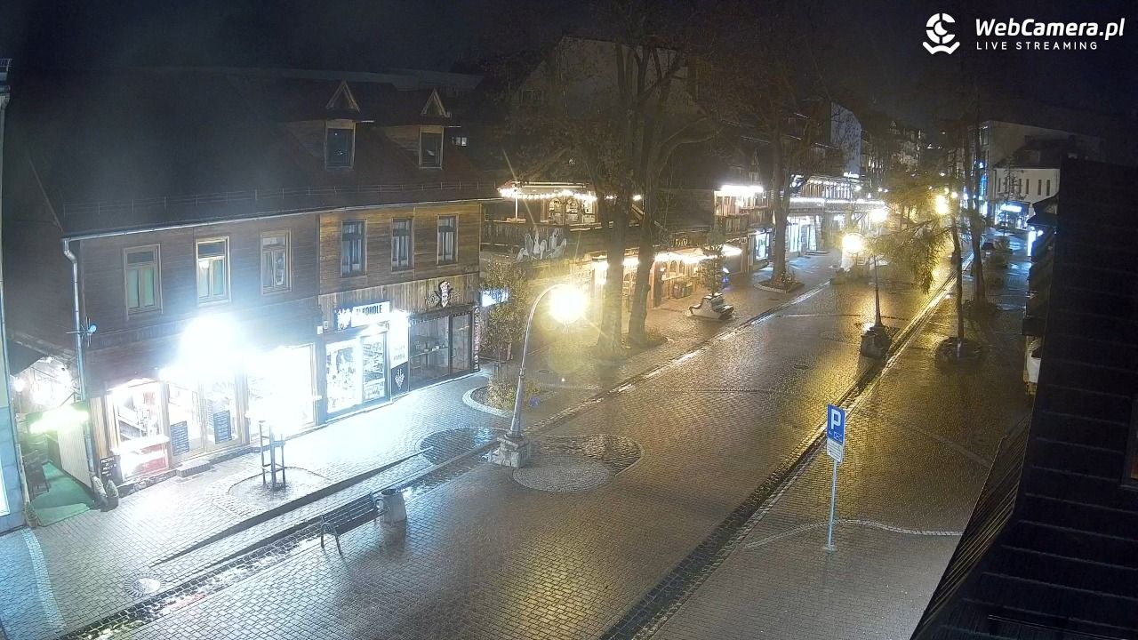 Krupówki Dolne - widok na deptak - 03 listopad 2025, 20:08