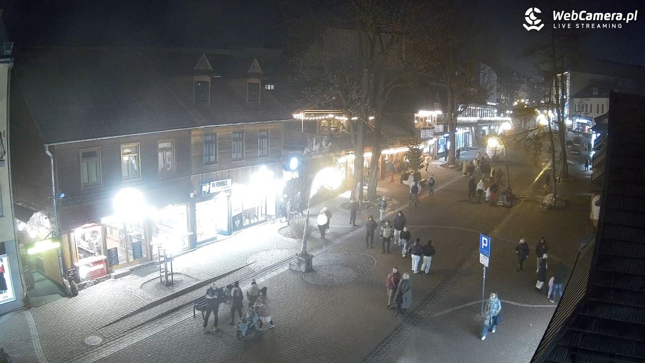 Krupówki Dolne - widok na deptak - 22 grudzień 2025, 20:30