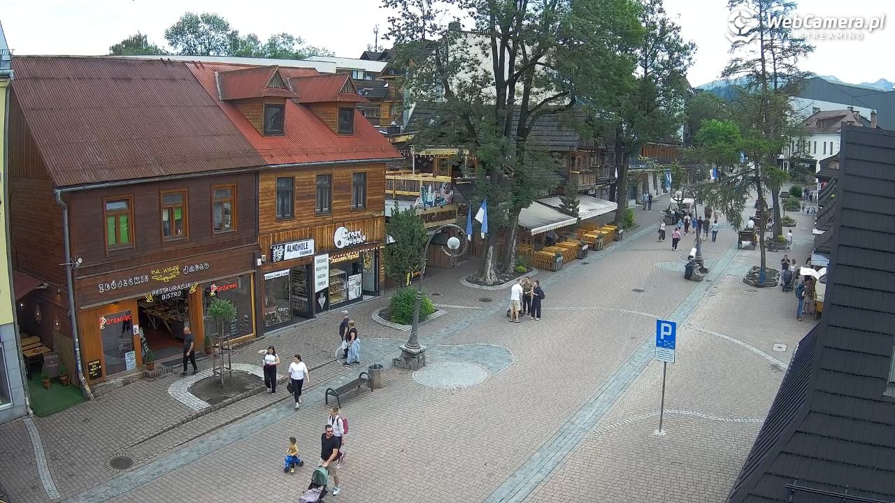 Krupówki Dolne - widok na deptak - 08 czerwiec 2025, 10:08