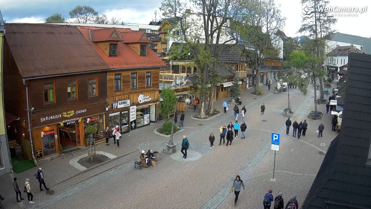 Krupówki Dolne - widok na deptak - 15 maj 2025, 17:54