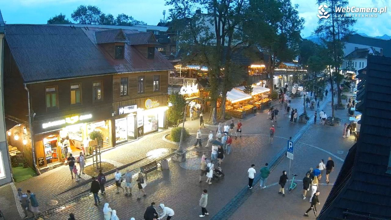 Krupówki Dolne - widok na deptak - 24 lipiec 2025, 20:31