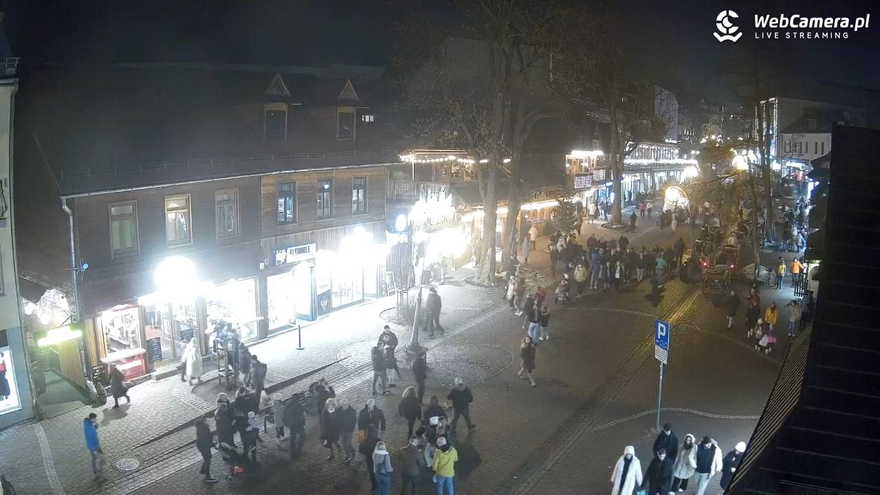 Krupówki Dolne - widok na deptak - 21 grudzień 2025, 17:19