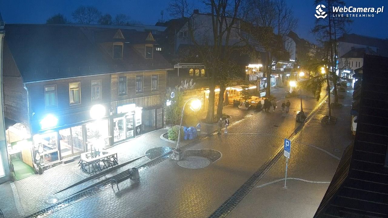 Krupówki Dolne - widok na deptak - 17 maj 2026, 20:48