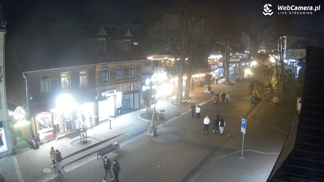 Krupówki Dolne - widok na deptak - 21 grudzień 2025, 21:21