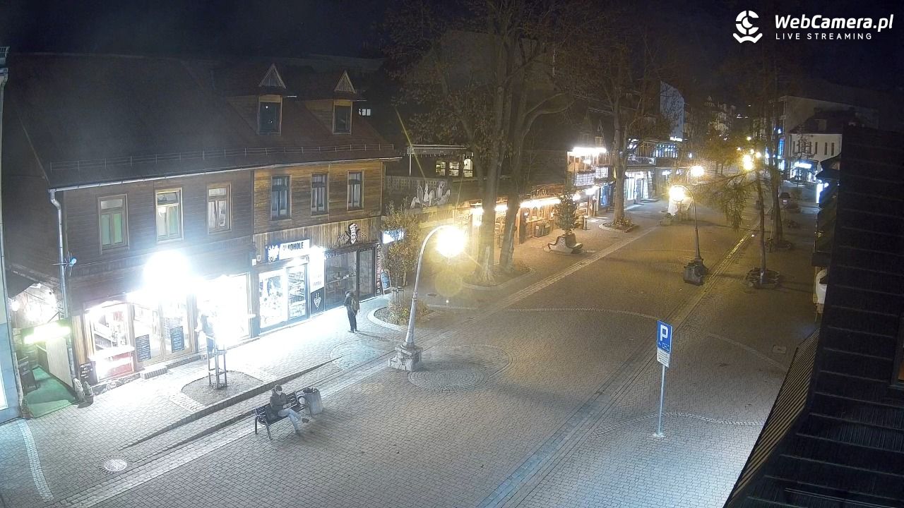 Krupówki Dolne - widok na deptak - 04 listopad 2025, 21:03