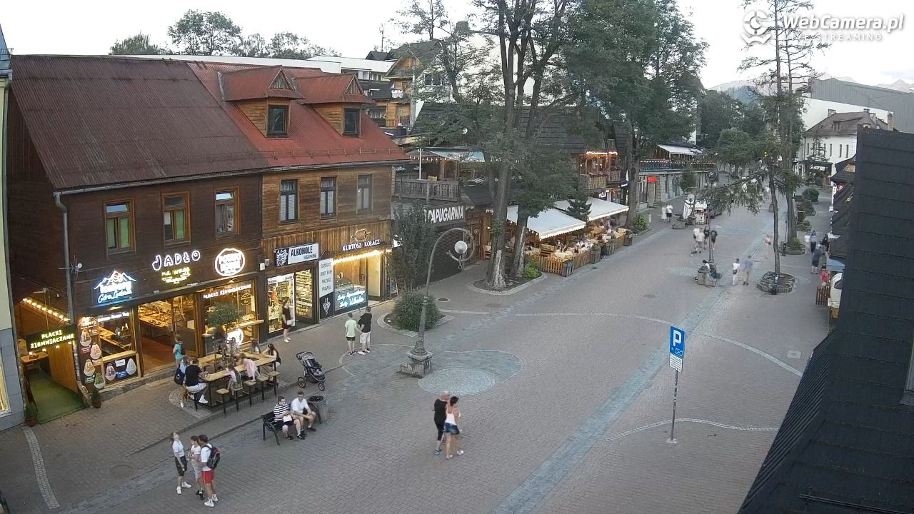 Krupówki Dolne - widok na deptak - 25 czerwiec 2026, 20:40