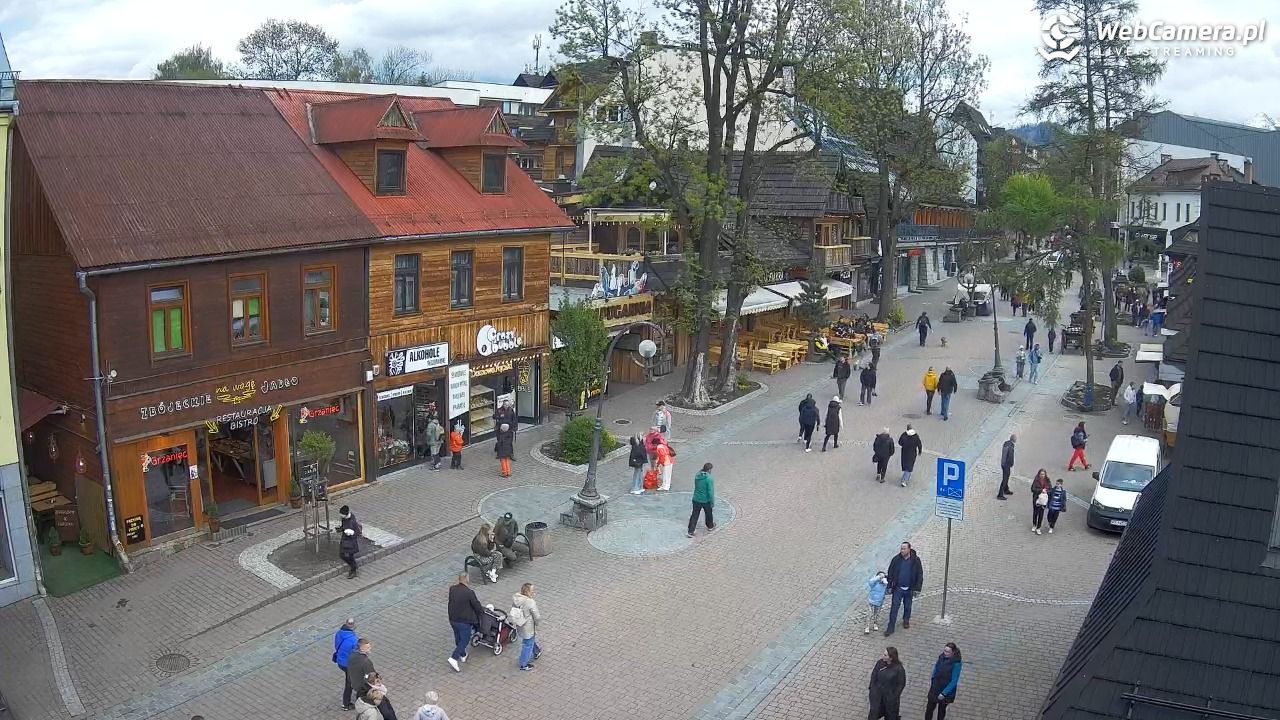 Krupówki Dolne - widok na deptak - 16 maj 2025, 16:33