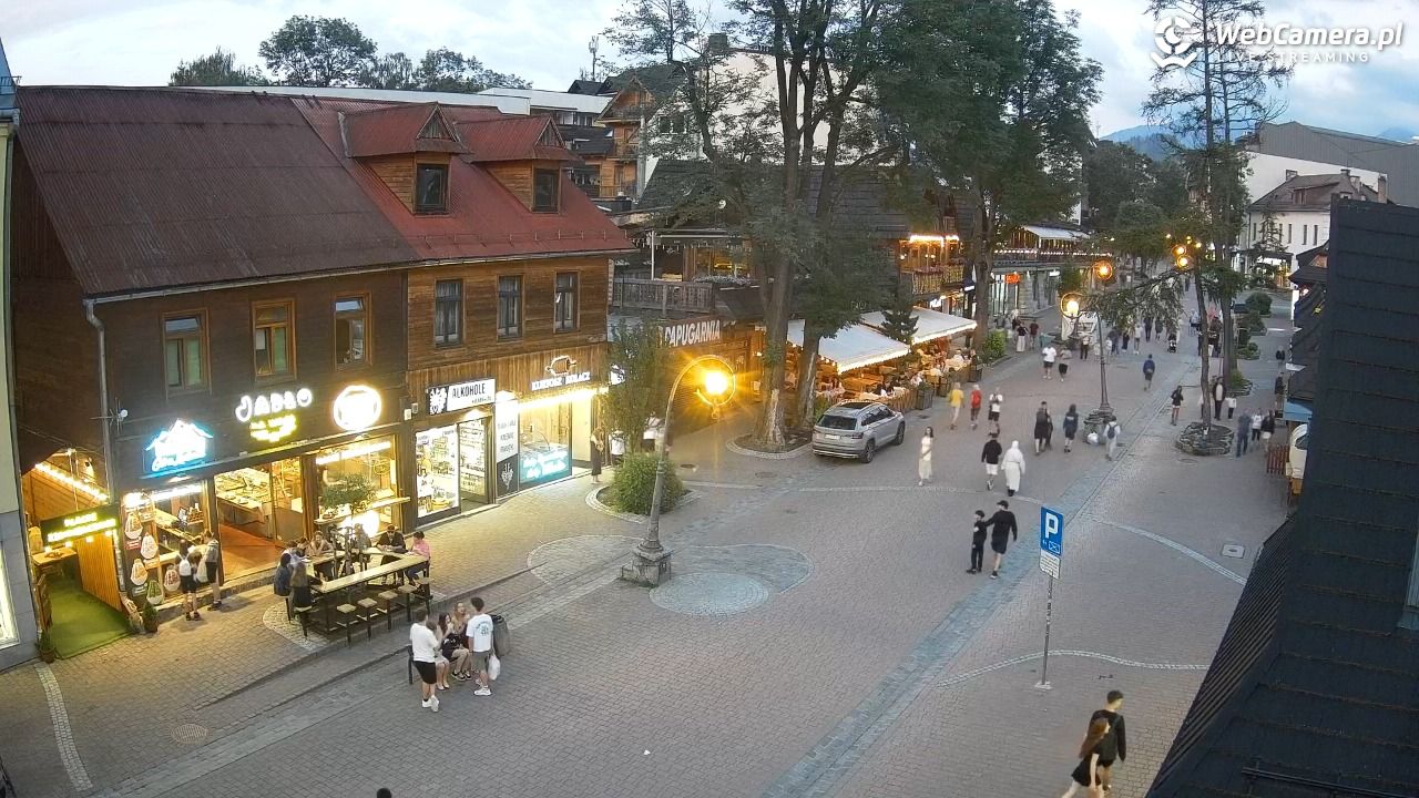 Krupówki Dolne - widok na deptak - 23 czerwiec 2026, 20:57