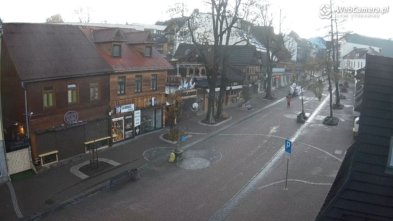 Krupówki Dolne - widok na deptak - 04 listopad 2025, 06:48