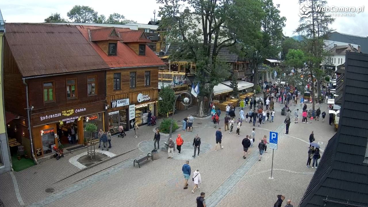 Krupówki Dolne - widok na deptak - 08 czerwiec 2025, 13:46