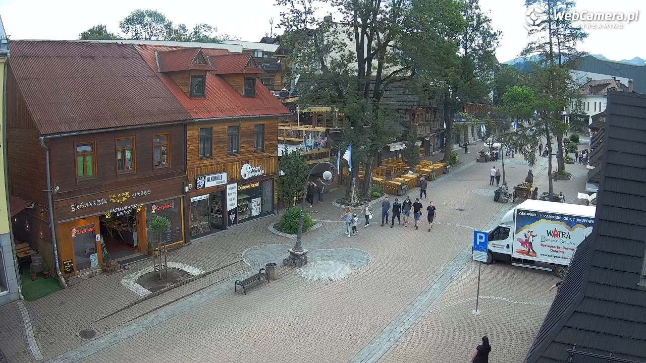 Krupówki Dolne - widok na deptak - 08 czerwiec 2025, 09:53