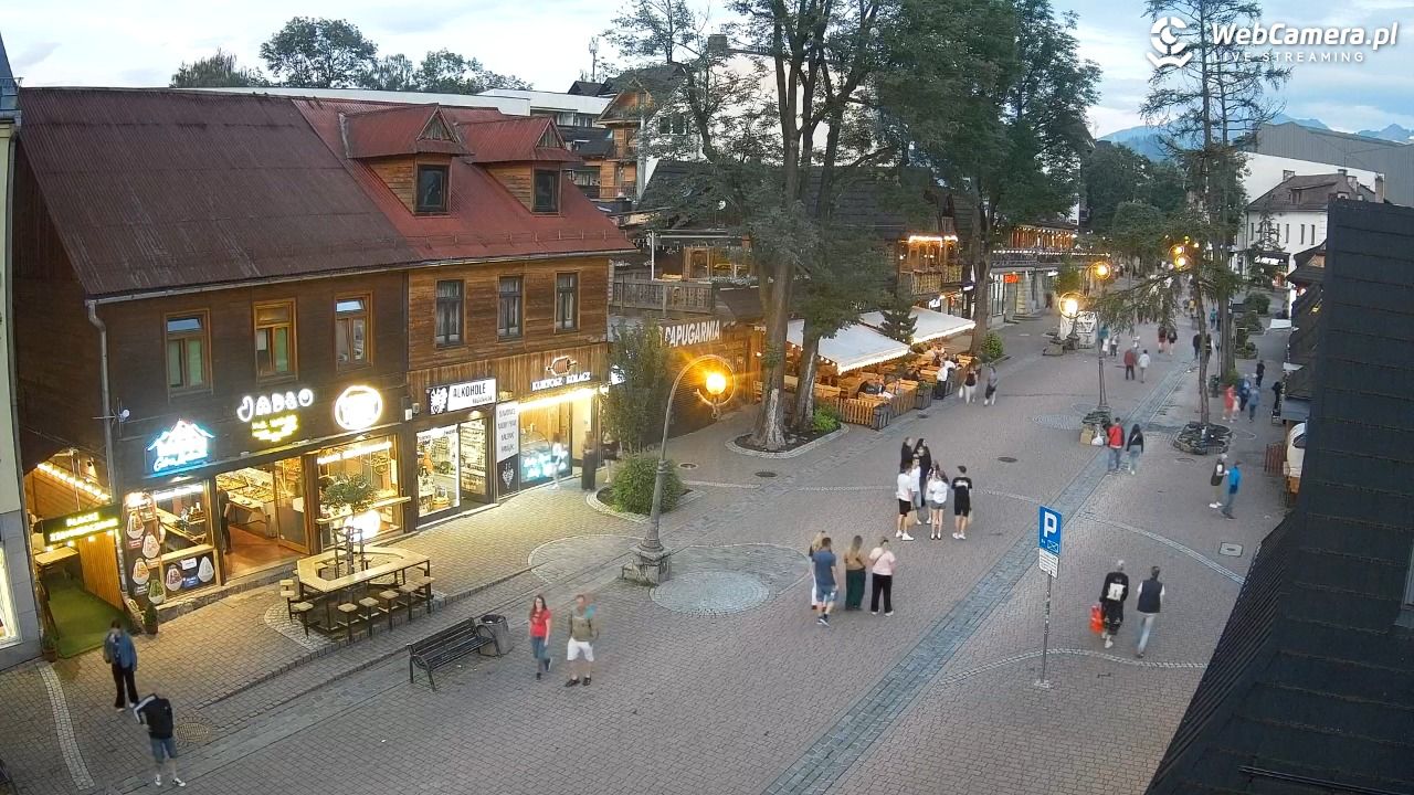 Krupówki Dolne - widok na deptak - 22 czerwiec 2026, 20:56