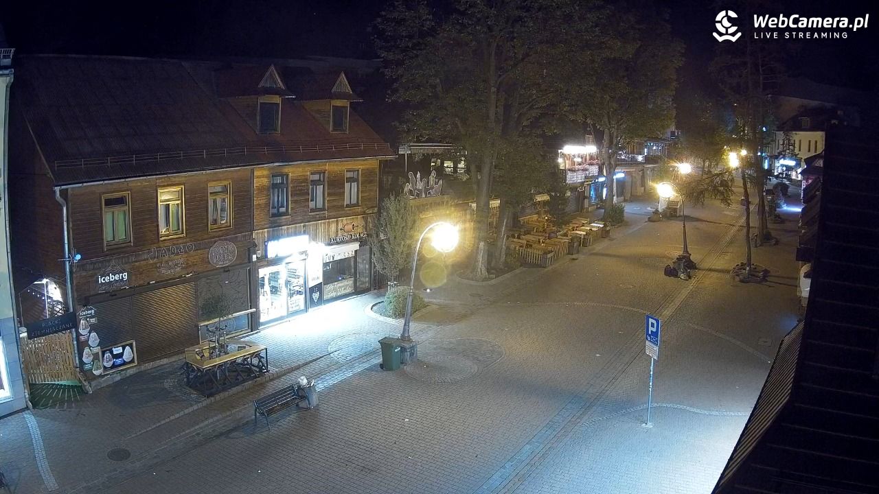 Krupówki Dolne - widok na deptak - 13 sierpień 2026, 03:41