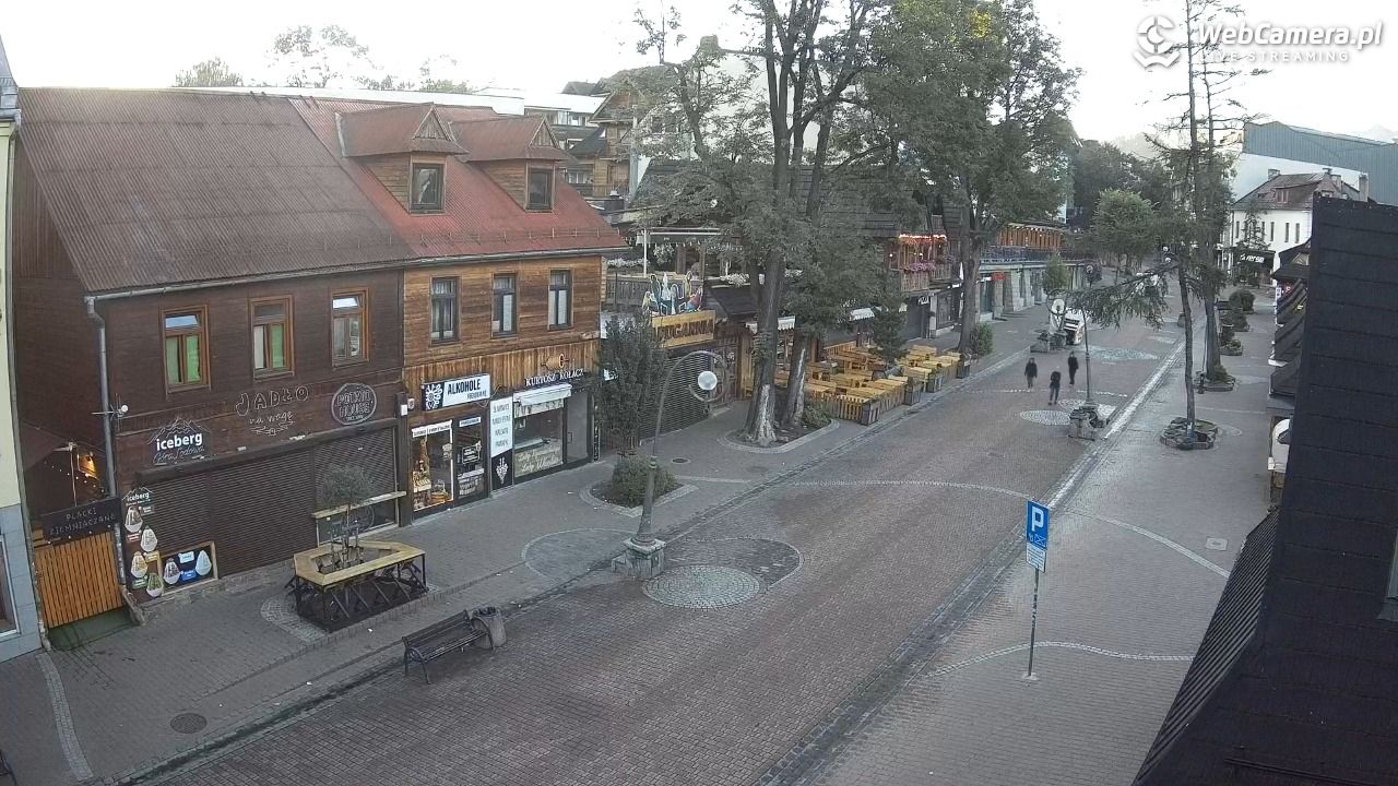 Krupówki Dolne - widok na deptak - 14 sierpień 2026, 05:58
