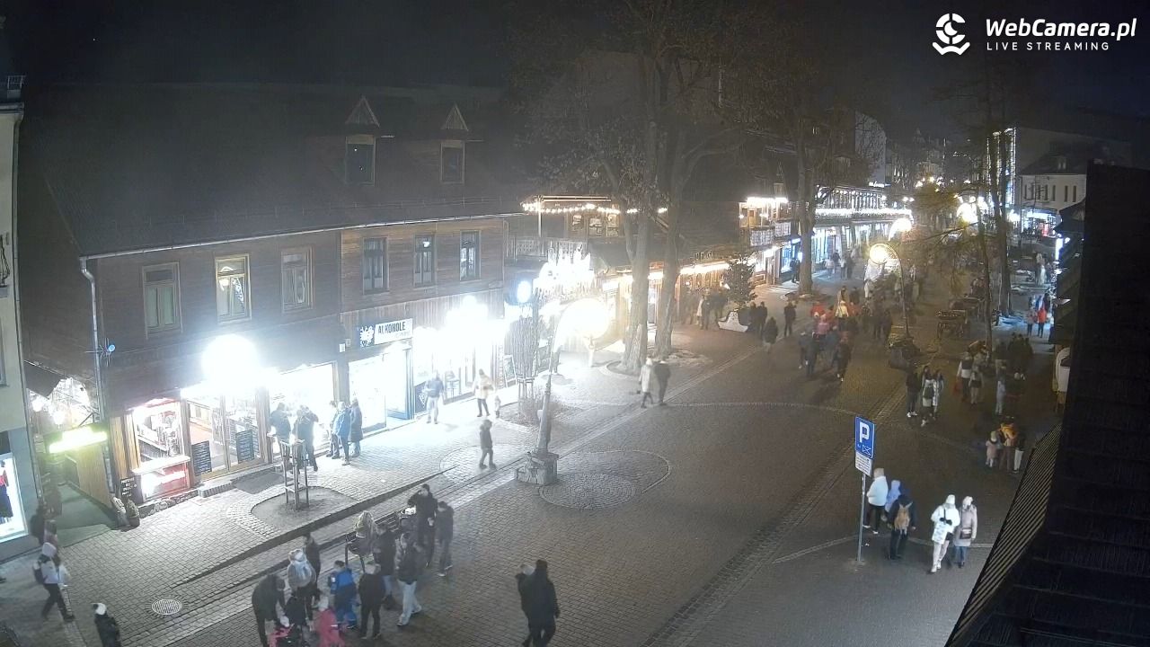 Krupówki Dolne - widok na deptak - 22 grudzień 2025, 18:33