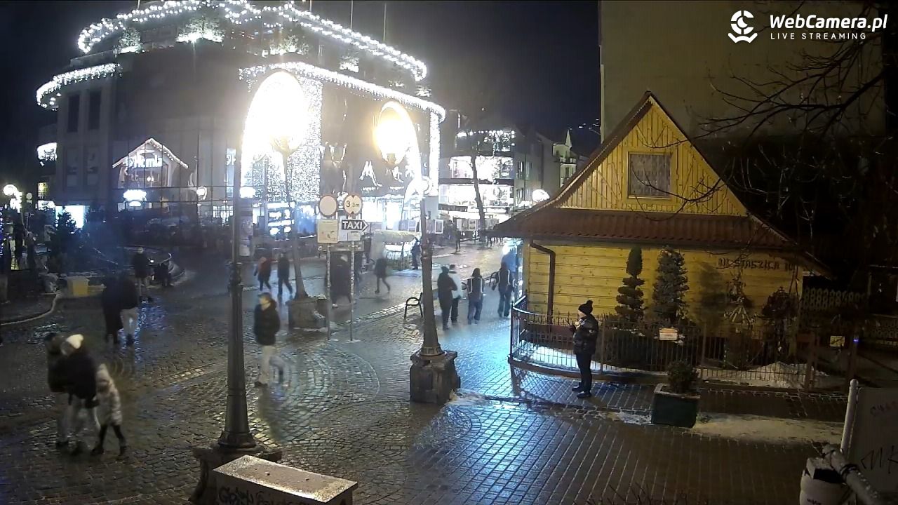 Widok na Krupówki w Zakopanem - 21 luty 2026, 21:23